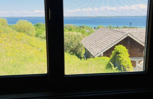 Suttons Bay House | Live the Vineyard Life at The Grand View 2 @ Willow Winery
