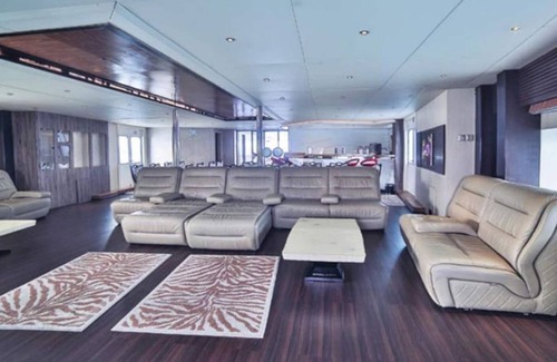 Vaavu Atoll House | Liveaboard exclusive yacht