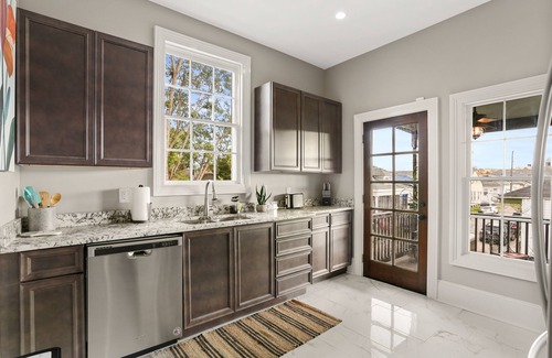 Saint Roch Apartment | ⚜Lively Marigny Apartment Near Streetcar & Frenchmen with Balcony, Club Below⚜