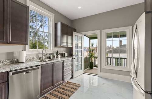 Saint Roch Apartment | ⚜Lively Marigny Apartment Near Streetcar & Frenchmen with Balcony, Club Below⚜