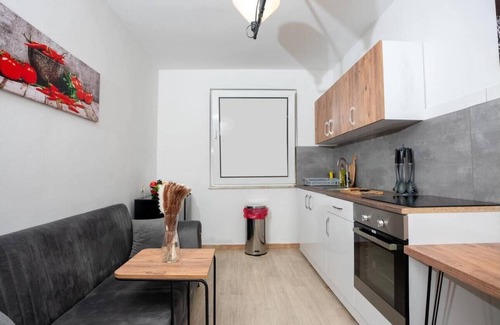 Marxloh Apartment | Livemore24 - Apartment 3 in Duisburg 24/7 check-in