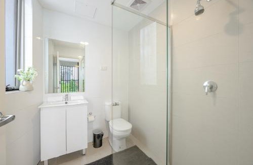 Warwick Farm Apartment | Liverpool adorable 2Br apt with Free Parking