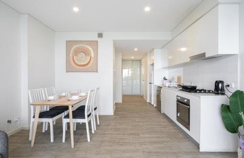 Warwick Farm Apartment | Liverpool adorable 2Br apt with Free Parking