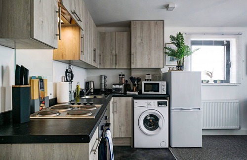 George Green Apartment | Livestay Two Bed Heathrow Apartment with Parking