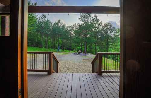 Octavia Cabin | Livin' The Dream - Secluded Luxury Cabin on River's Edge
