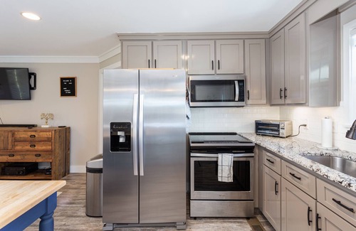 Talladega House | Livin' the Lake Life Rental