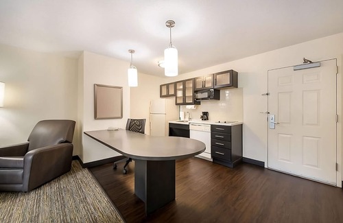 Newport News Hotel | Living the Suite Life! Close to Virginia Air Space Center!
