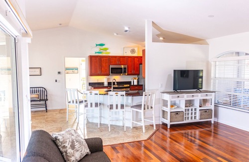 Long Meadow House | Living the tropical dream in this beautiful canal oasis in SW Florida!