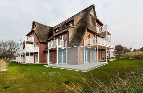 Busum Apartment | Living under thatch - vacation apartment for 4 people