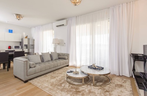 Trogir Apartment | Livingstone Beach House