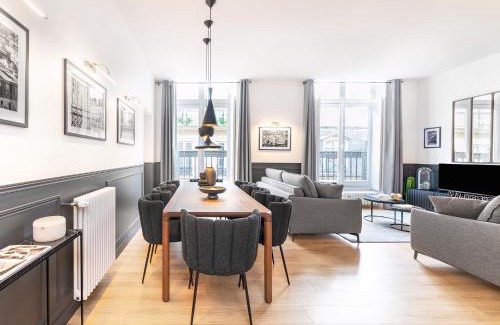 Vivienne Apartment | LivinParis Luxury AC 3 Bedrooms Le Louvre II