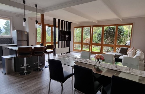 Woori Yallock House | Liz Garden country house