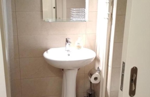 Nikaia-Agios Ioannis Rentis Apartment | Liza's ground floor apartment
