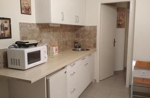 Nikaia-Agios Ioannis Rentis Apartment | Liza's ground floor apartment