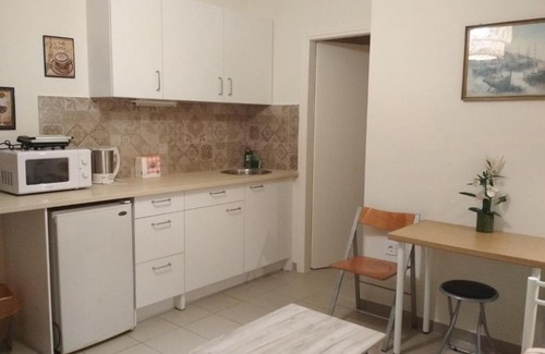 Nikaia-Agios Ioannis Rentis Apartment | Liza's ground floor apartment