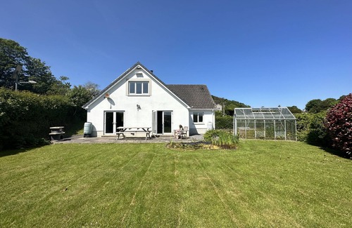 Llansteffan Cottage | Llais Y Mor, A Family, pet friendly home with Coastal Views