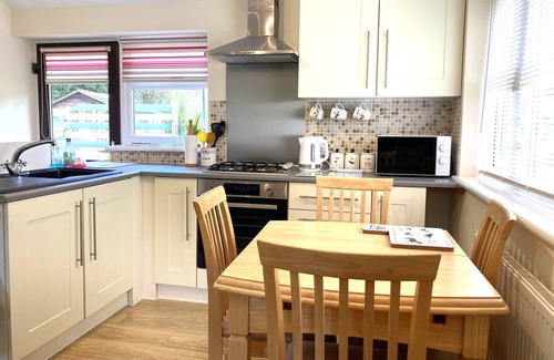Whitland House | Lletty Bach - pet stays free - detached - parking - ideal location to explore