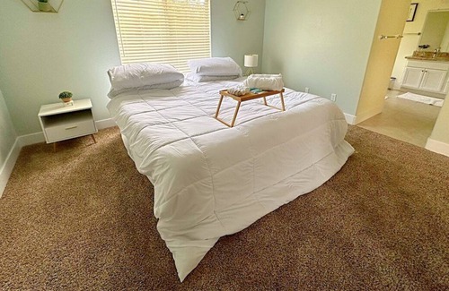 Loma Linda House | LLU Entire House · 4 bedroom 2 miles from Hospital
