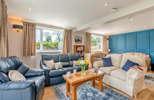 Clynderwen House | Llwyncelyn Farmhouse