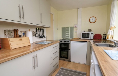 Capel Bangor Cottage | LLWYNON, pet friendly, character holiday cottage in Aberystwyth