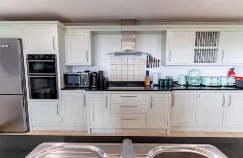 Llanfaelog Cottage | Llynfor - sleeps 10 guests in 5 bedrooms