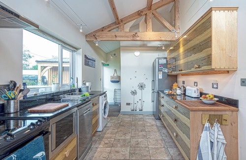 Malltraeth Cottage | Llys Awel - a cottage that sleeps 4 guests in 2 bedrooms