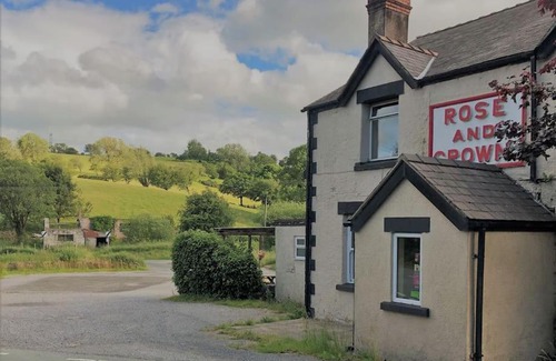 Leeswood House | Llys Onnen - North Wales Holiday Cottage