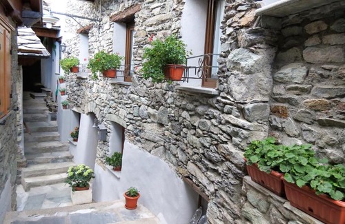 Chatillon Apartment | Lo Gnomo sotto al Glicine CIR Alloggio ad uso turistico VDA Chatillon N 0008 E N 0009