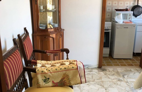 Loano House | LOANO apartment with parking Sea and mountain view. 700 meters from the sea