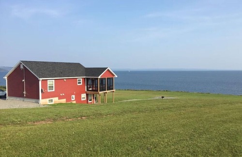 Boularderie House | Lobster House: Main Level only - Amazing Views, 2 BR, sleeps 4-5, Pet friendly