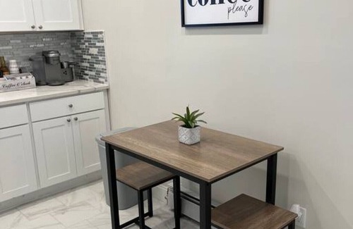Highland Falls Apartment | Local Artist Inspired | Walk to WestPoint + King Bed