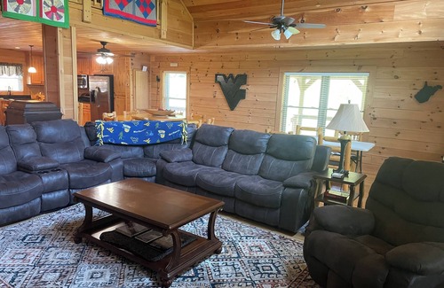 Saulsville Cabin | Located 3.6 miles from HM pinnacle trail. Stunning views accompanied by wildlife