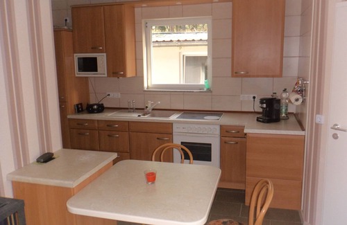 Mueggelheim House | Located directly on the water and in the middle of the local recreation area.