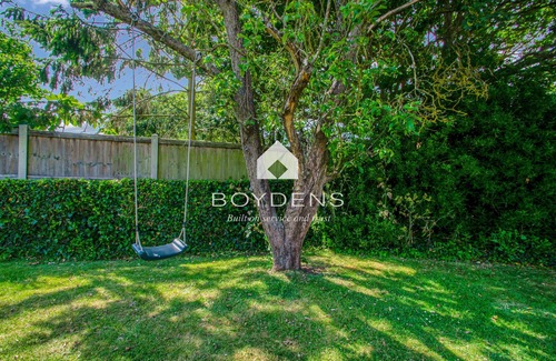 Frinton-on-Sea House | Located in one of the popular Frinton Avenues within walking distance of shops, cafes and beaches
