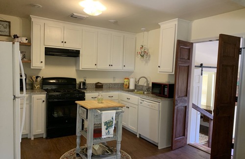 Breaux Bridge House | Located in the heart of Breaux Bridge historic district, perfect for all events.