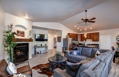Prescott House | Located in the heart of Prescott just blocks away from Historic downtown square.
