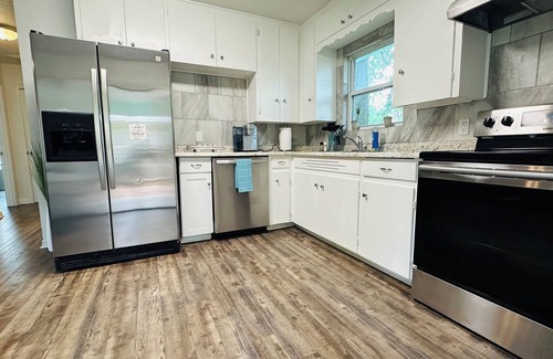 Rio Vista House | Located in the heart of San Marcos, just blocks away from the San Marcos River.