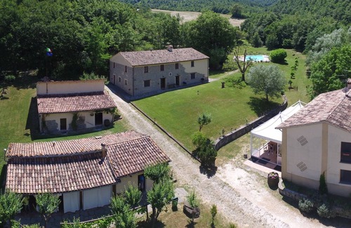 Cagli Villa | Located on the border between Marche and Umbria halfway between Gubbio and Urbino