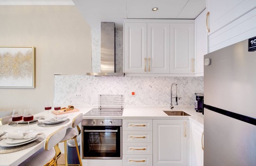 Jumeirah Lake Towers Apartment | Located right in the heart of Dubai is this glamorous studio apt, stunning views