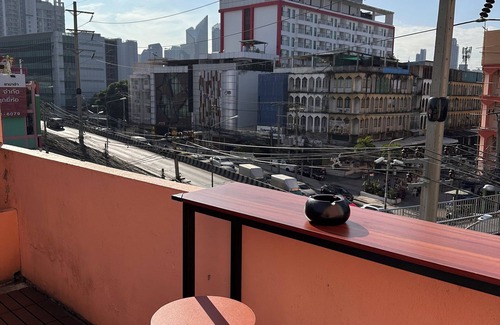 Rama 9 Apartment | Located at CBD Rama 9 convenience area. Private Room with Share bath