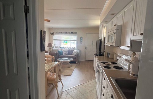 Admiral Estates Condo | Location! 1/2 block to Cape May Beach! Pool, parking, grills, family friendly