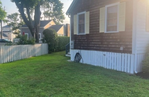 Scituate Cottage | Location - 5 houses away from Museum Beach!
