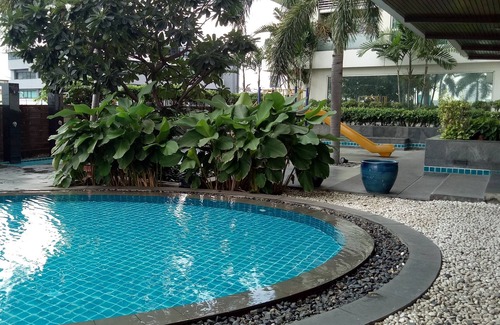 Chong Nonsi Condo | Location at the center of Bangkok. Convenient to travel around city.