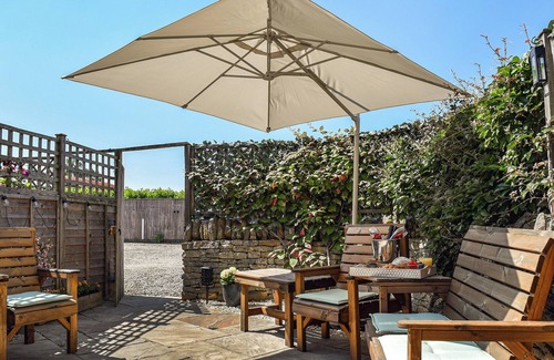 Bourton Cottage | Location, location, location.