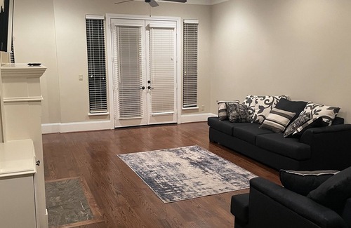 Houston House | Location in the Galleria area