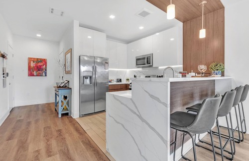 Downtown Newark Apartment | Location! Location! 2BR Free Parking - Easy Access to NYC