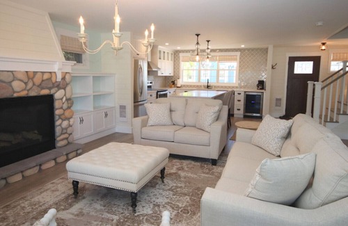 St. Andrews House | Location, location, location! Private - Waterview - Downtown Cottage