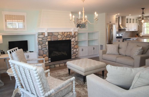 St. Andrews House | Location, location, location! Private - Waterview - Downtown Cottage