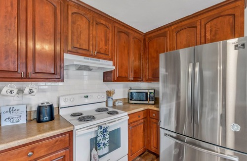 Cullman House | Location! Location! Minutes to all shopping and your favorites restaurant!