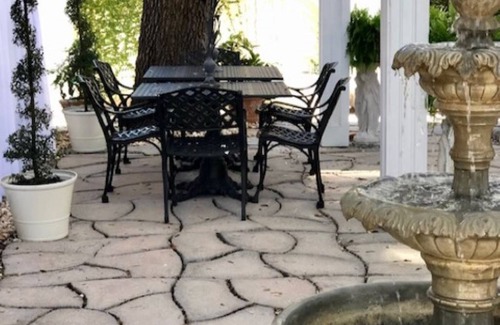 Historic Old Northeast House | Location, Location, Location! Carriage House in Historic Old NE District
